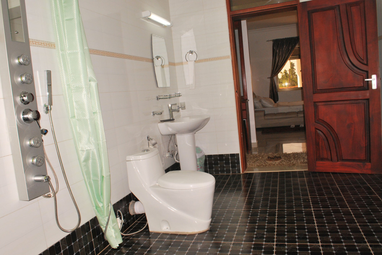 Bathroom 4, Mowicribs Hotel & Spa, Entebbe