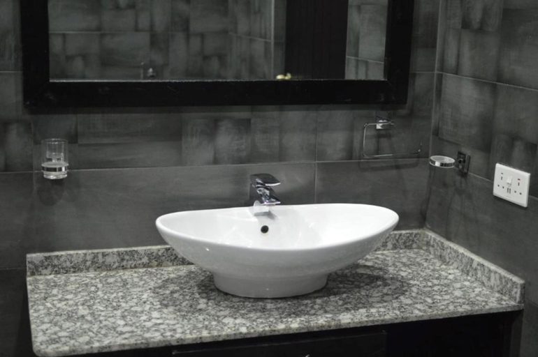 Bathroom 3, Palm Kalash Hotel, Lusaka
