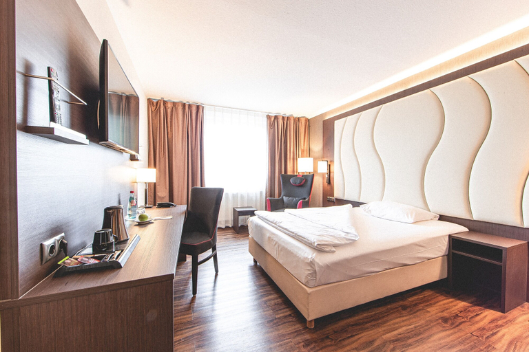 Bedroom 3, PLAZA Hotel Hanau, Main-Kinzig-Kreis