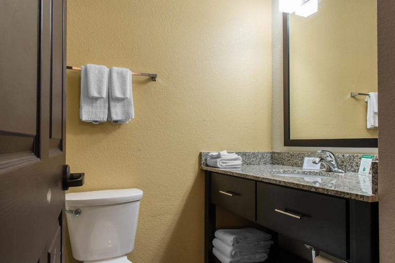 Bathroom 4, MainStay Suites Stanley, Mountrail