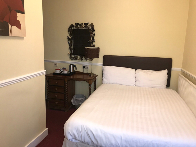 Bedroom 3, Barons Court Hotel, Wolverhampton