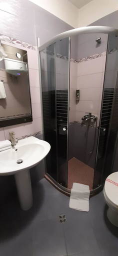 Bathroom 3, Hotel Bylis, Tiranës