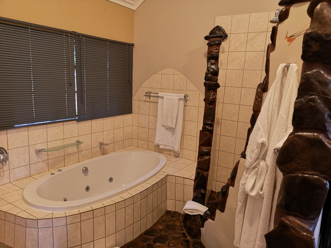 Bathroom, Amazian Mountain River Lodge, Sisonke
