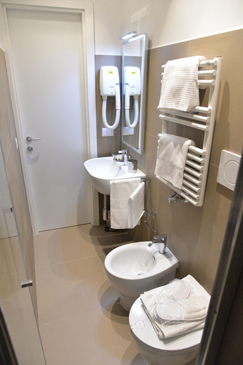 Bathroom 3, Little Rose Residence, Rome