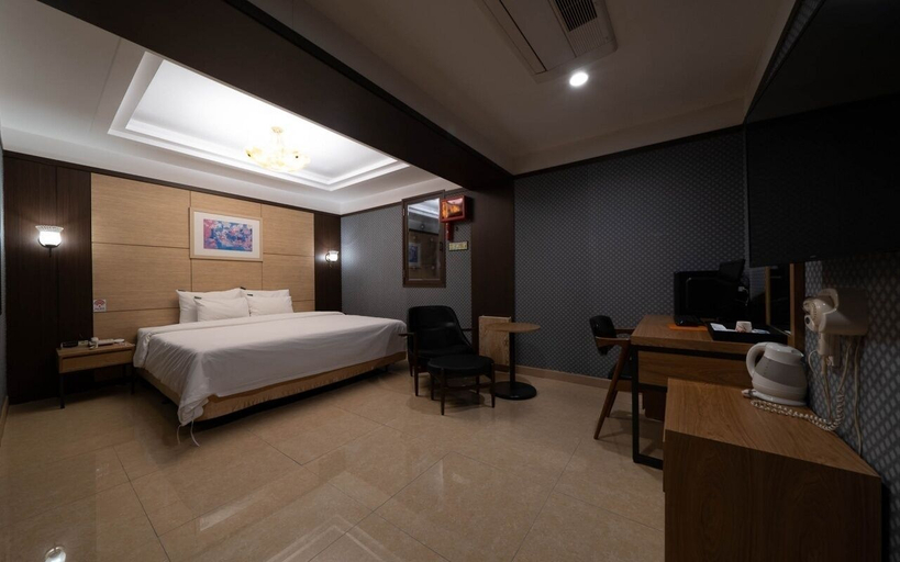 Bedroom 3, Central Tourist Hotel, Anyang