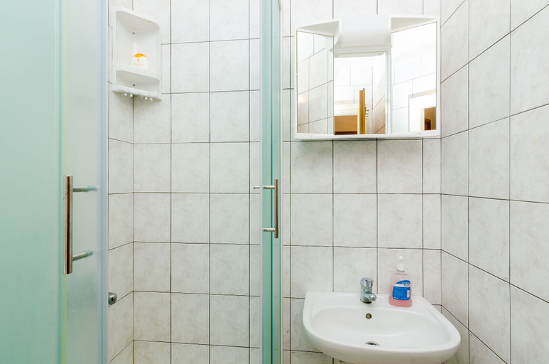 Bathroom 4, Sun & Sea Apartments, Pojezerje