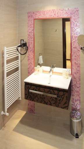 Bathroom 4, Hotel Juleca, Jaén