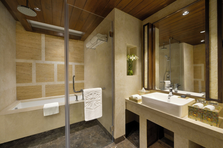 Bathroom 5, Taj Gandhinagar Resort & Spa, Gandhinagar