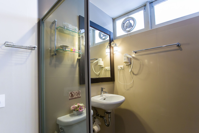 Bathroom 4, Nautical Inn, Pattaya