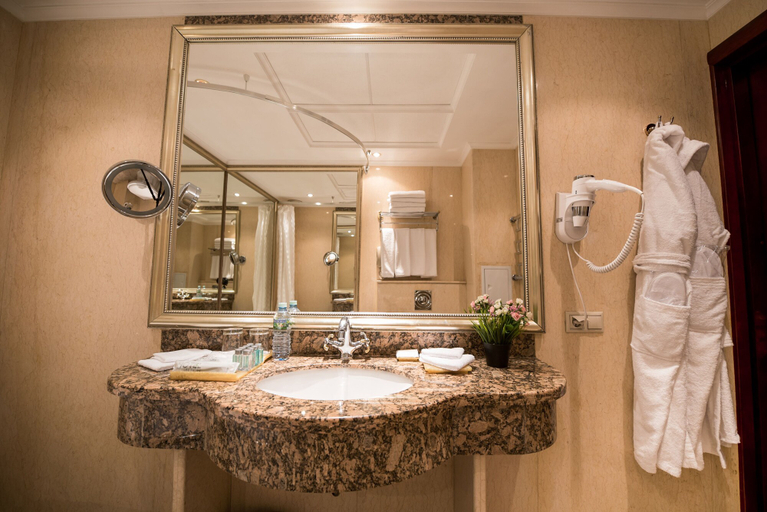 Bathroom 3, Golden Rooms Hotel, Central