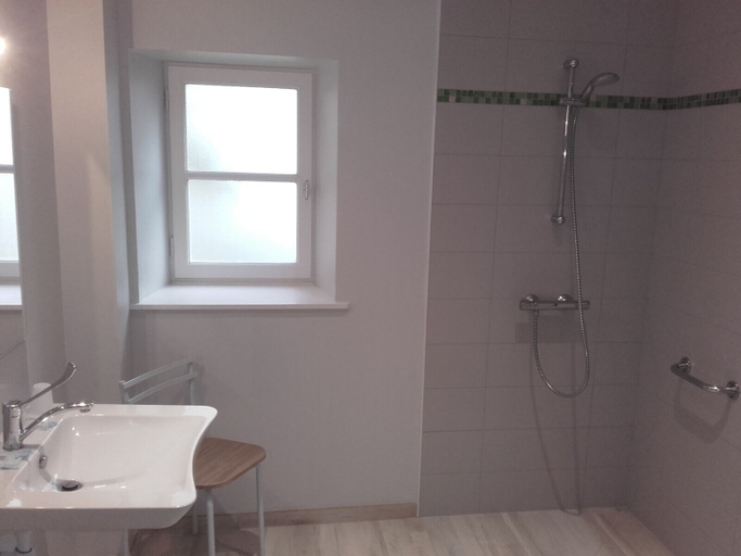 Bathroom 3, Hotel de la Gare, Ille-et-Vilaine