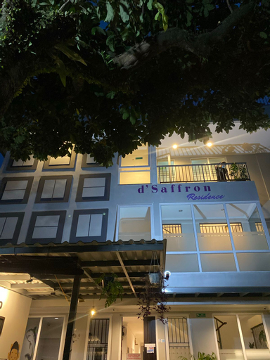 Exterior & Views 11