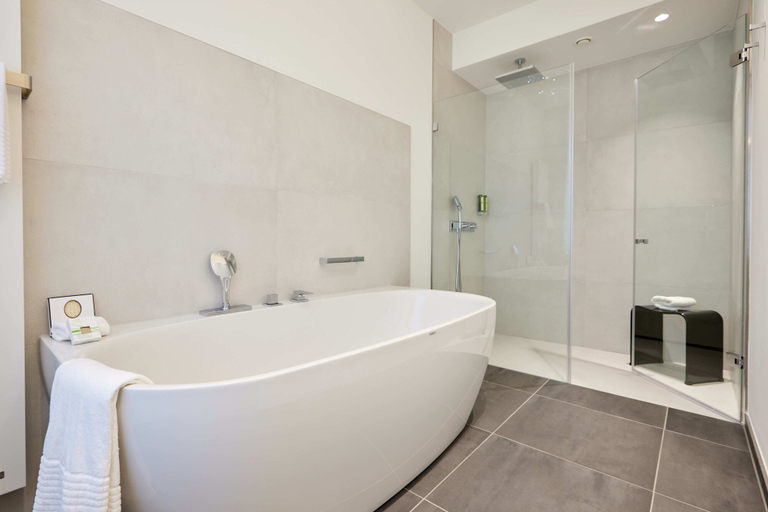 Bathroom 4, Kasino Hotel, Leverkusen