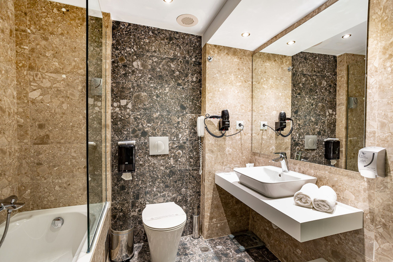 Bathroom 5, Akti Imperial Deluxe Resort & Spa Dolce by Wyndham - All inclusive, South Aegean