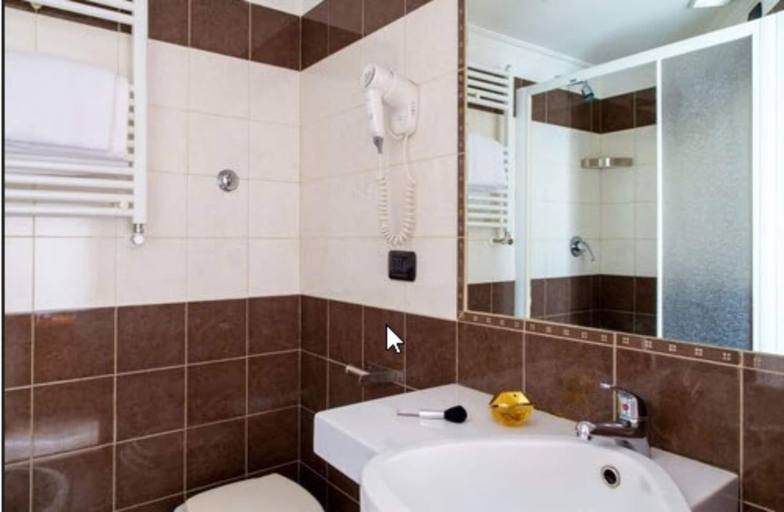 Bathroom 5, Hotel Ciao, Roma