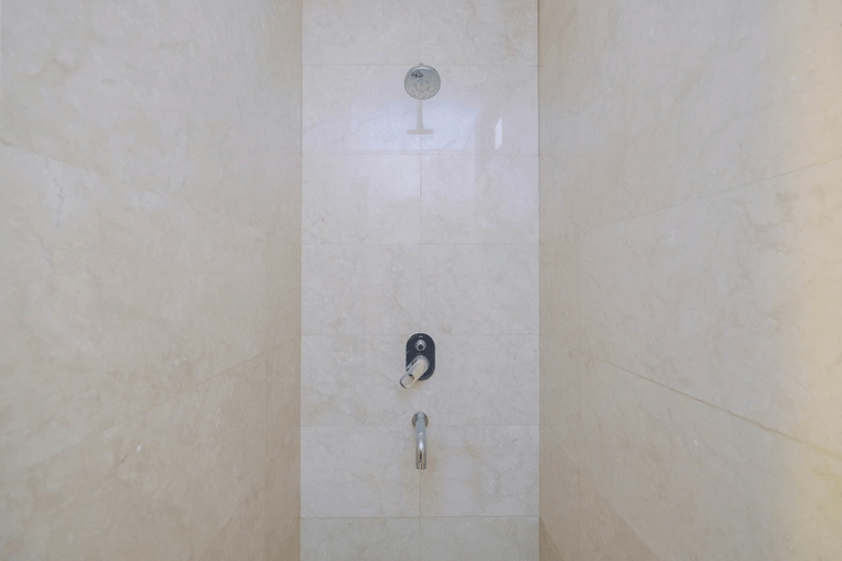 Bathroom 5, Modern and Spacious 2BR L'Avenue Apartment By Travelio, Jakarta Selatan