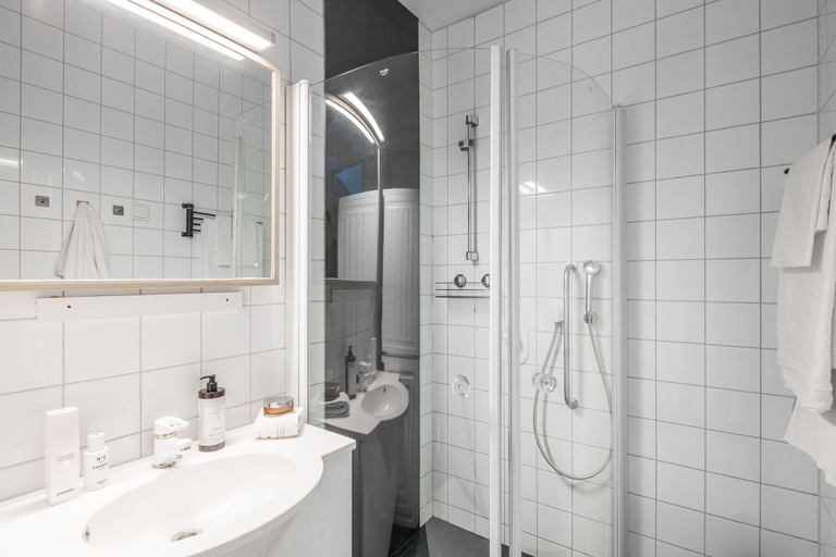 Bathroom 3, Scandinavian Apartments Lönnrotinkatu, Uusimaa