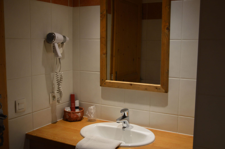 Bathroom 4, Logis Hôtel le Relais du Mont Blanc, Haute-Savoie