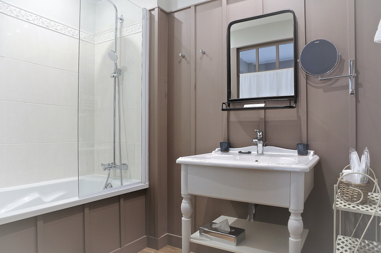 Bathroom 4, Les Glycines - Hôtel & Spa, Dordogne