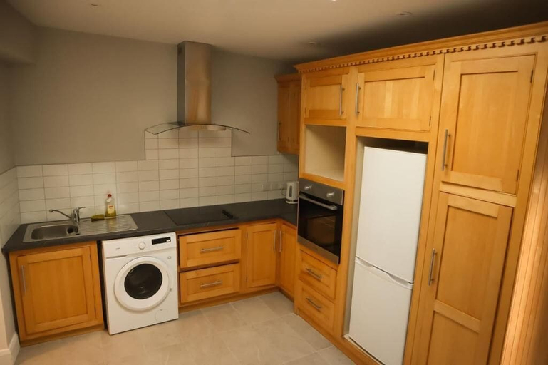 Others 5, 4 Eyre Square Lane