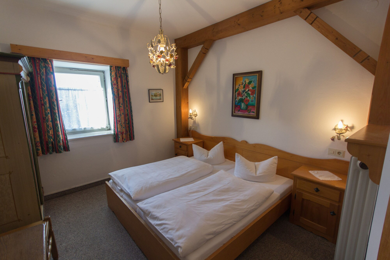 Bedroom 2, Landhaus Griessee, Traunstein