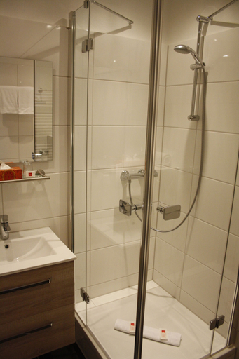 Bathroom 5, Hotel Pellmühle, Friesland