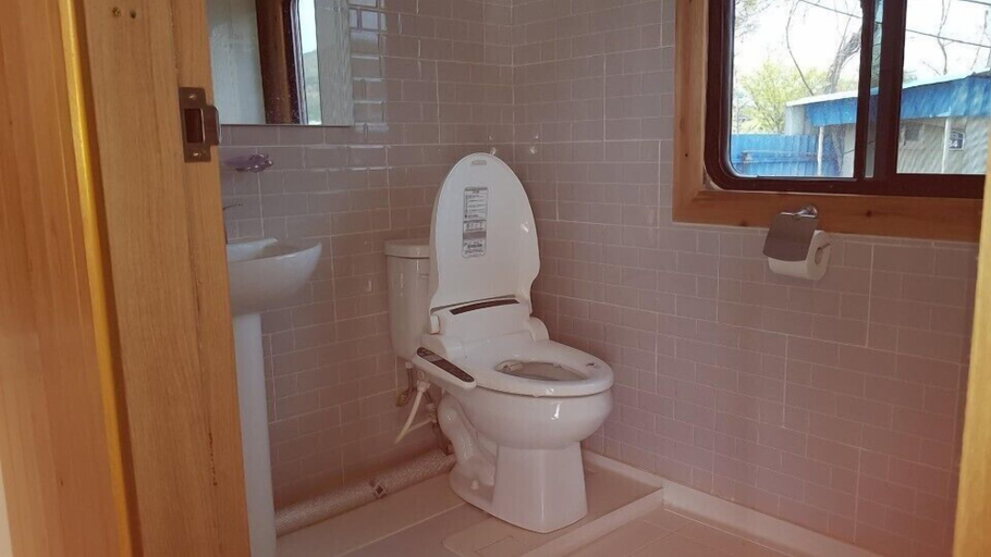 Bathroom 4, Andong Dasulki Camp, Andong