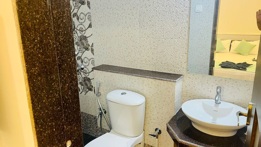 Bathroom 3, Monarch suites, North Goa