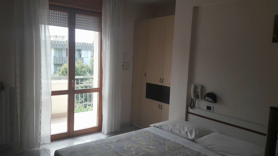 Bedroom 2, Hotel Perugini, Rimini