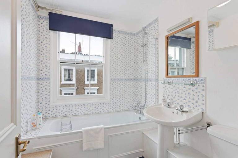 Bathroom 3, Cozy 2 Bedroom Flat in Pimlico near Metro Station, London