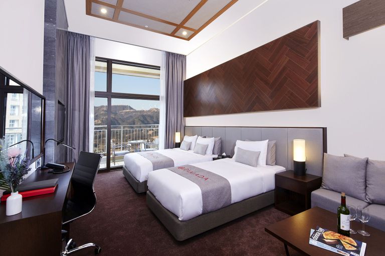 Bedroom 3, Ramada Hotel & Suites by Wyndham Gangwon Pyeongchang, Pyeongchang