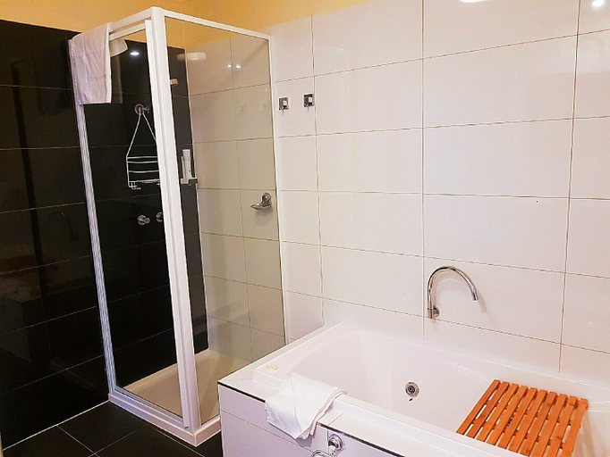 Bathroom 5, The Wharf Hotel Wynyard, Waratah/Wynyard - Pt A