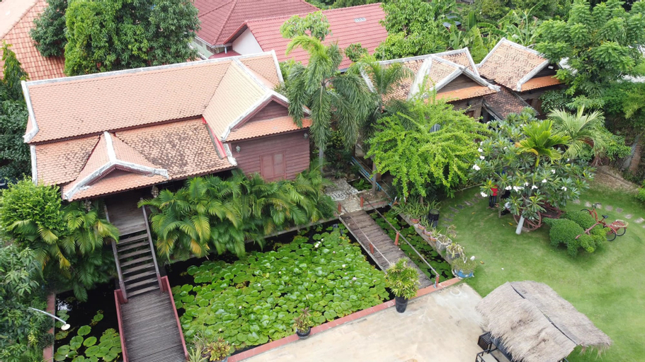 Exterior & Views 4