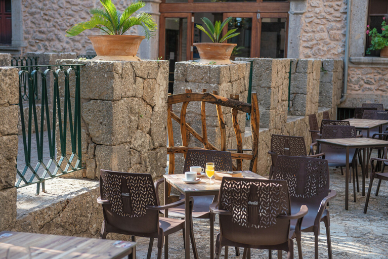 Food & Drinks 5, Santuari de Lluc, Baleares