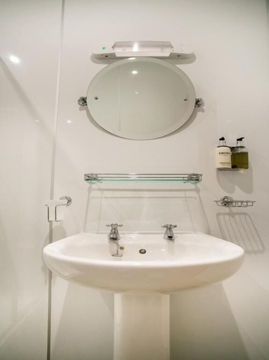 Bathroom 4, The National Hotel, Highland
