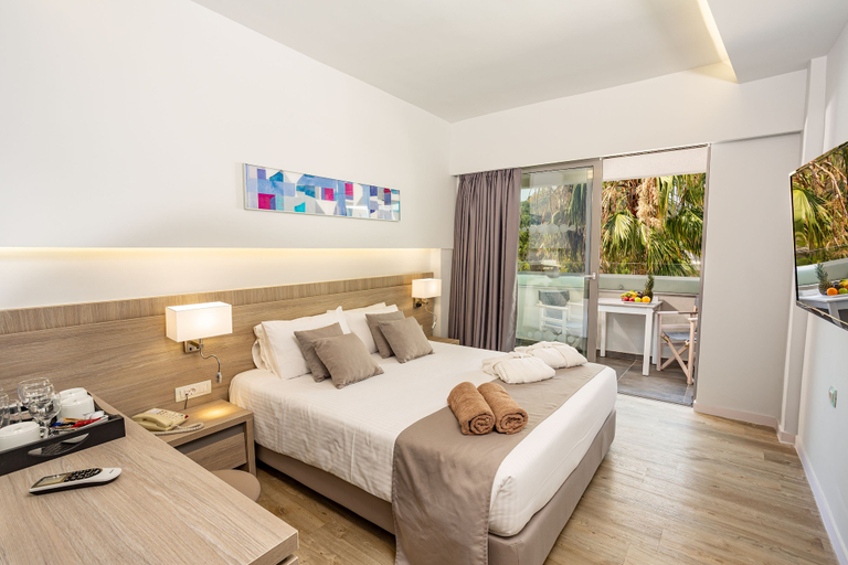 Bedroom 3, Akti Imperial Deluxe Resort & Spa Dolce by Wyndham - All inclusive, South Aegean
