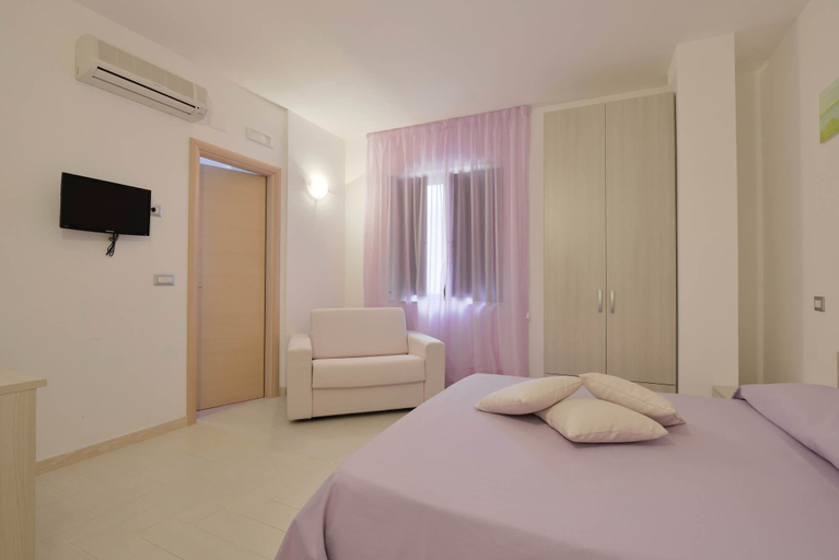 Bedroom 2, Hotel La Marina, Salerno