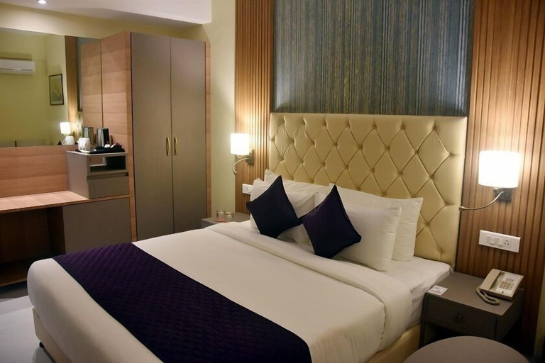 Bedroom 4, Abbott Hotel, Thane