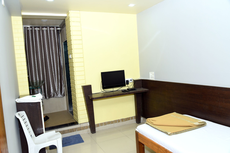 Others 3, Hotel Tukson, Pune