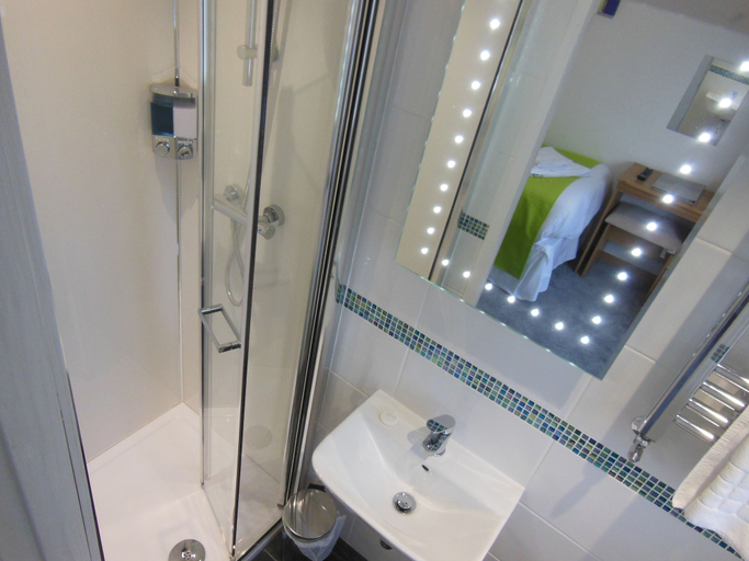 Bathroom 3, Y Giler Arms, Conwy