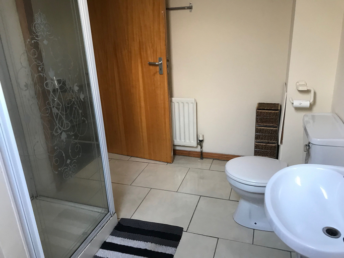 Bathroom 3, Belfast City Apartments, Belfast