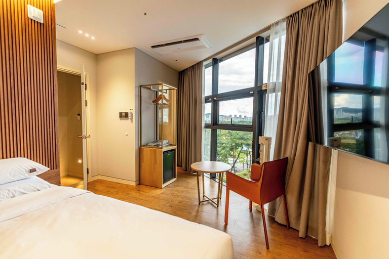 Bedroom 3, Lagobaum Hotel, Yeongi