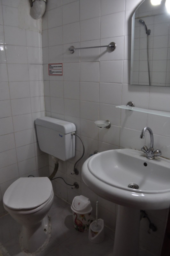 Bathroom 4, Nicholas Garden Hotel, Fethiye