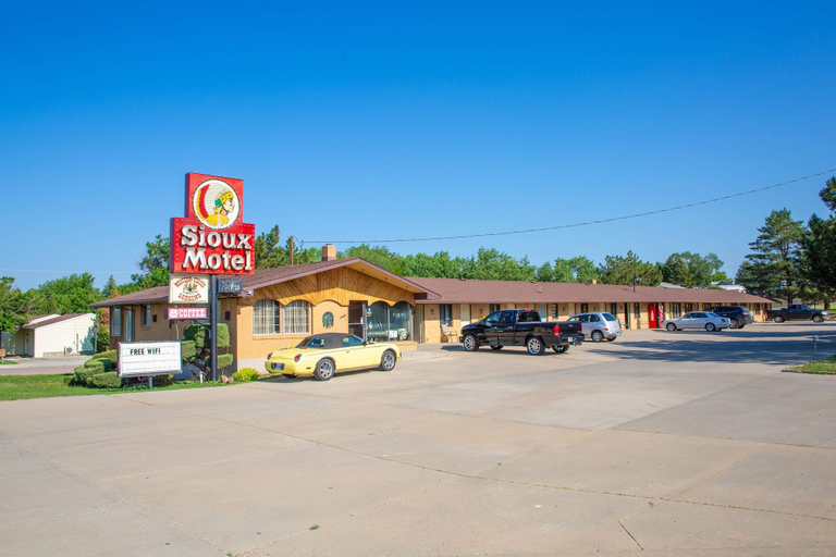 Exterior & Views 1, Sioux Motel, Jones