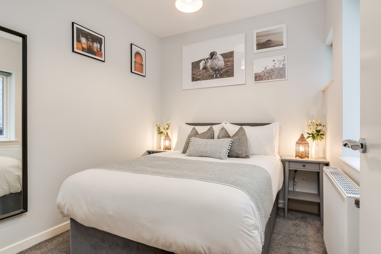 Bedroom 2, Wellington Park Boutique Apartments, Belfast