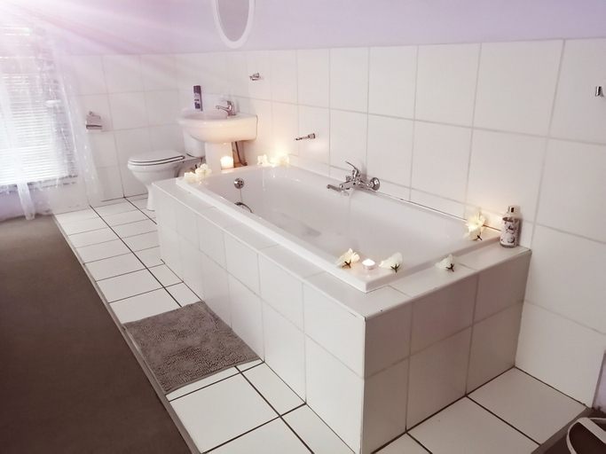 Bathroom, Uitspan Guestfarm, Siyanda
