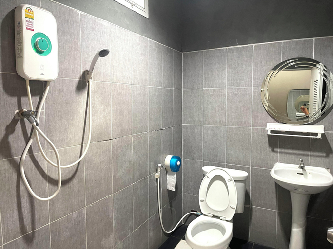 Bathroom 3, Punruk Resort, Tha Bo