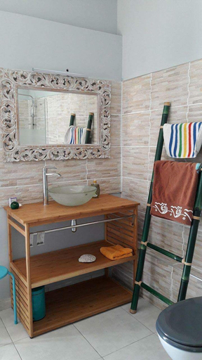 Bathroom 5, La Kaz A Dom 974, Saint-Paul
