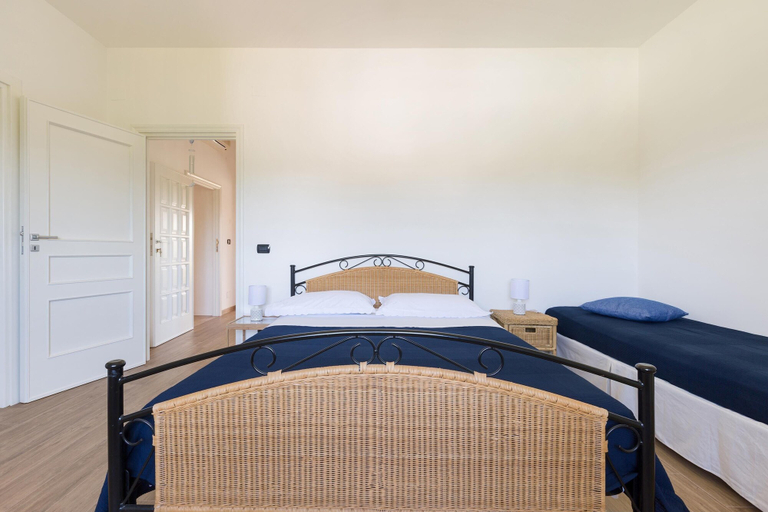 Bedroom 4, Villa Emary, Brindisi