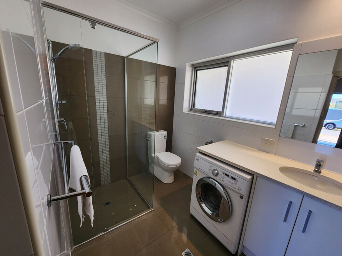 Bathroom 3, Ethelton Serviced Apartments, Adelaide